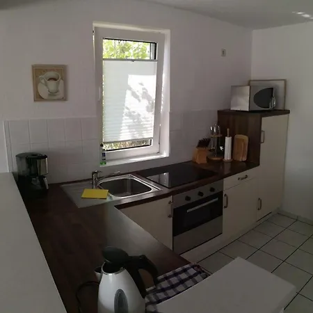 Modern Ausgestattetes Mit Terrasse